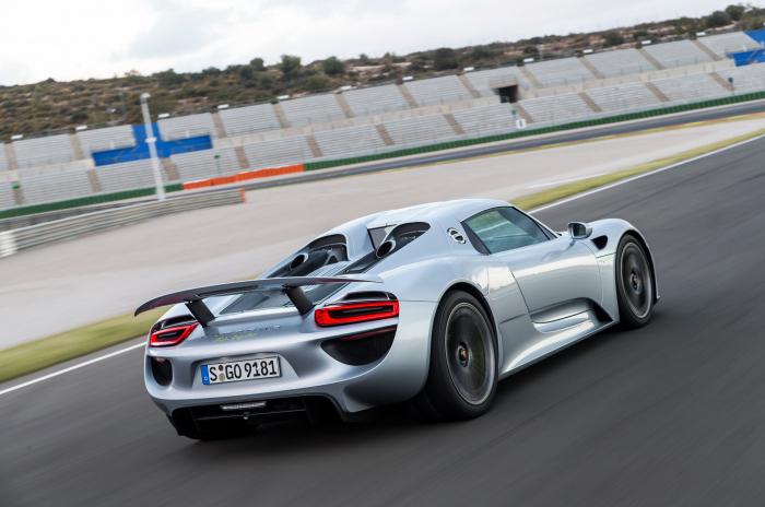 סקירה קצרה של Porsche 918 Spyder