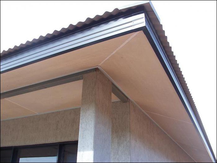 גג הגשה עם soffit 